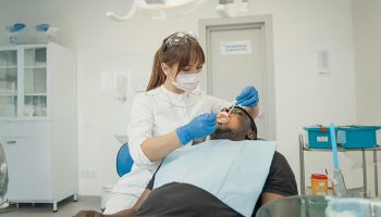 How to Manage Discomfort During Tooth Extraction Recovery
